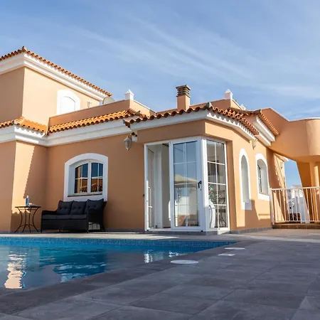 Perfect For Family Holidays With Private Pool, Near And Golf- Ashley