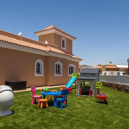 Villa Perfect For Family Holidays With Private Pool, Near And Golf- Ashley *