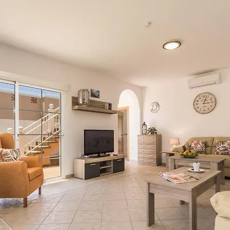 Villa Perfect For Family Holidays With Private Pool, Near And Golf- Ashley Costa De Antigua