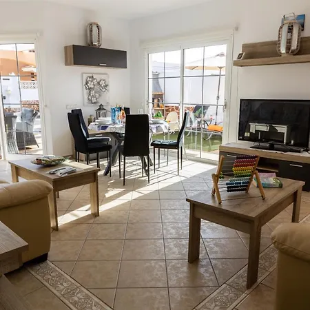 Perfect For Family Holidays With Private Pool, Near And Golf- Ashley Villa *