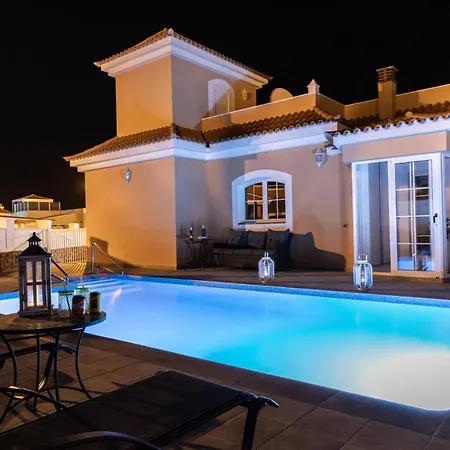 Perfect For Family Holidays With Private Pool, Near And Golf- Ashley Villa *