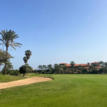 Perfect For Family Holidays With Private Pool, Near And Golf- Ashley *