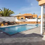 Perfect For Family Holidays With Private Pool, Near And Golf- Ashley *