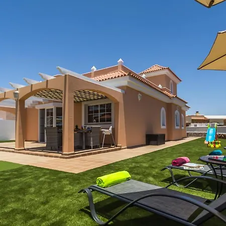 Perfect For Family Holidays With Private Pool, Near And Golf- Ashley