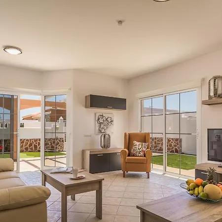 Perfect For Family Holidays With Private Pool, Near And Golf- Ashley Vila
