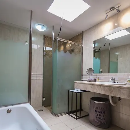 Perfect For Family Holidays With Private Pool, Near And Golf- Ashley Willa *