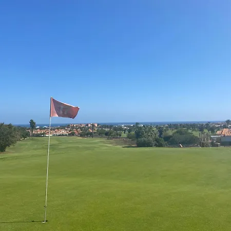 Perfect For Family Holidays With Private Pool, Near And Golf- Ashley